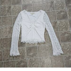 Thirty/Thirty White Lace Long-sleeve V-neck top ruched front Sz Medium Romantic